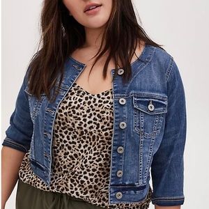 TORRID CROP COLLARLESS DENIM JACKET - MEDIUM WASH